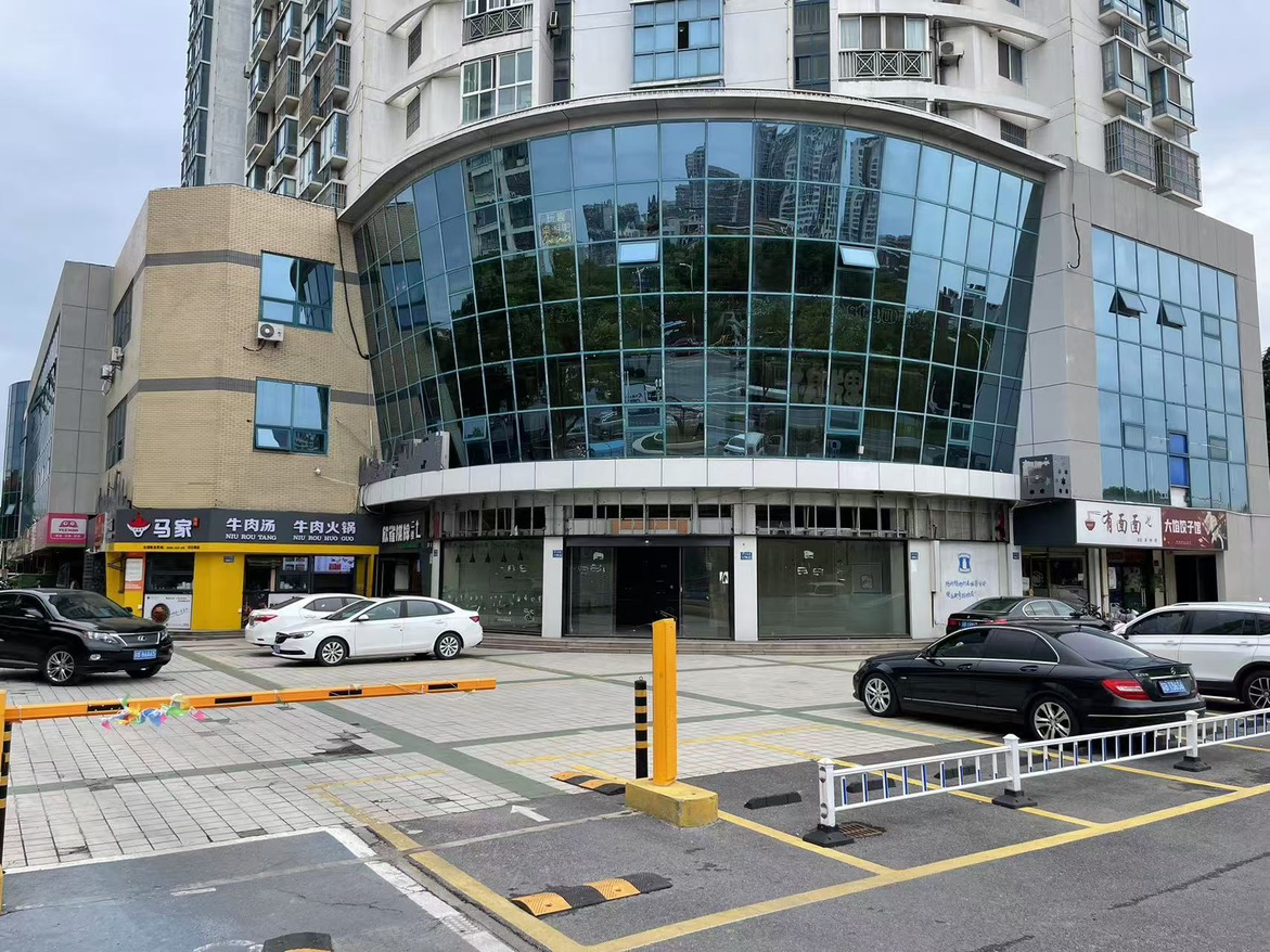 旺庄大转角90㎡商铺（不给做零食，直租）